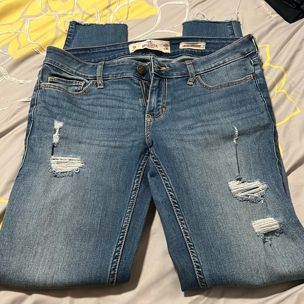 Hollister Low rise super skinny Size w27 L30 5R